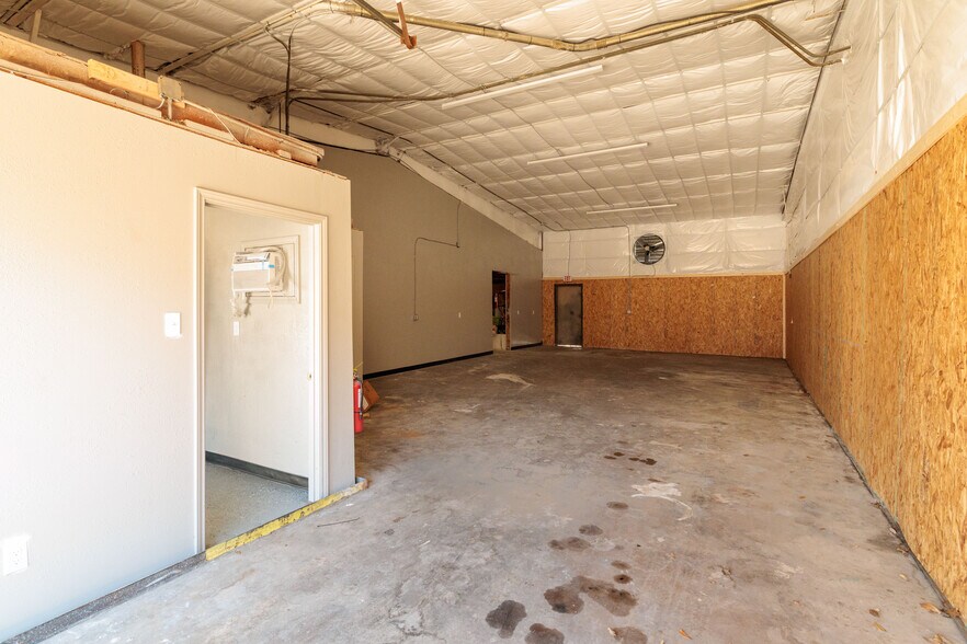 More Photos Of 4404-4412 Glenview Dr, Haltom City Warehouse For Lease