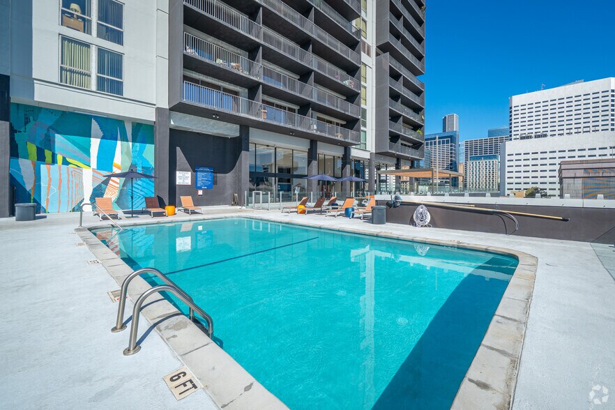 More Photos Of 1617 Fannin St, Houston Multifamily For Sale