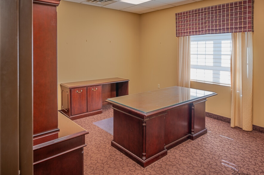 More Photos Of 105 River Ave, Lakewood Office For Lease