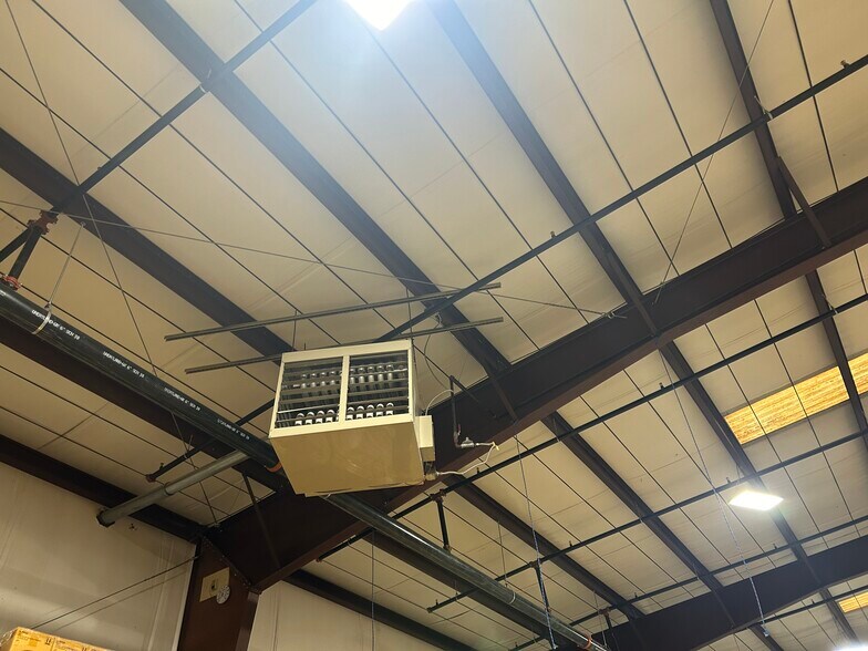 More Photos Of 1048 Turner Rd, Eastanollee Warehouse For Lease