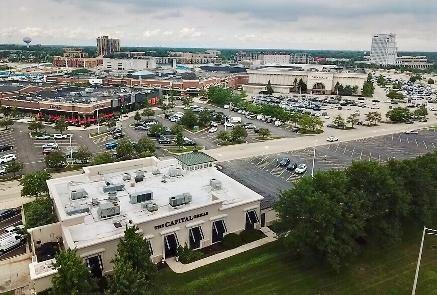 More Photos Of 87 Yorktown Shopping Ctr, Lombard Restaurant For Sale