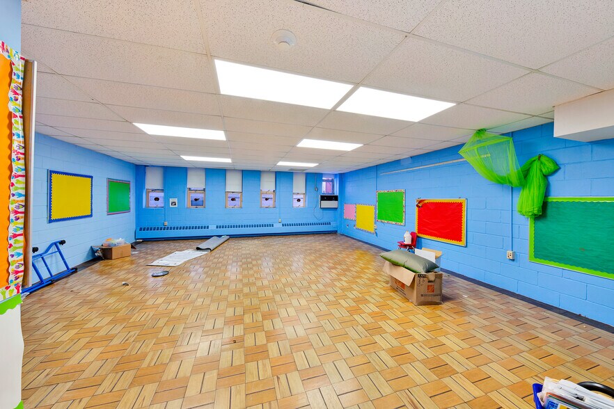 More Photos Of 5566 Kings Hwy, Brooklyn Schools For Lease