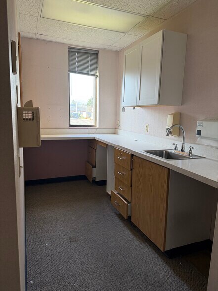 More Photos Of 792 N Main St, North Syracuse Medical For Lease