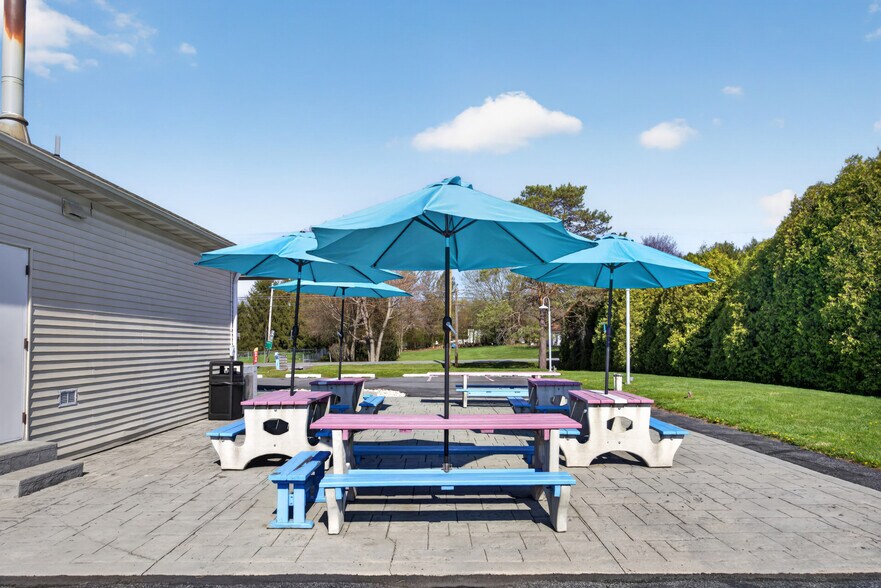 More Photos Of 2693 Community Dr, Bath Restaurant For Sale
