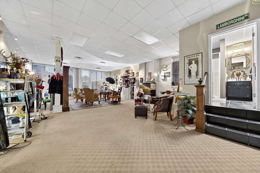 More Photos Of 109 7th Ave E, Springfield Flex For Sale