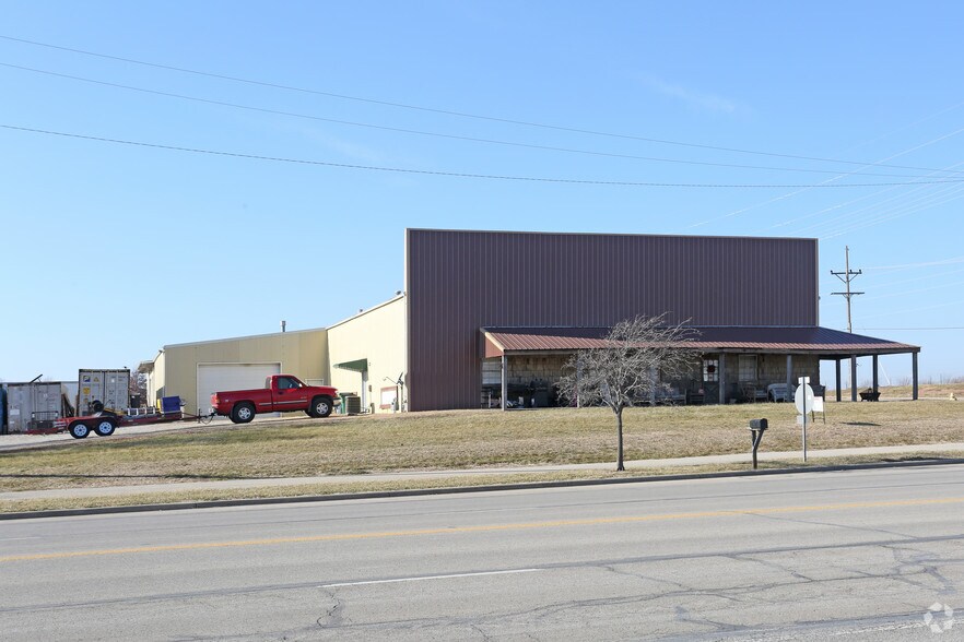 More Photos Of 800 N Center St, Gardner Manufacturing For Lease
