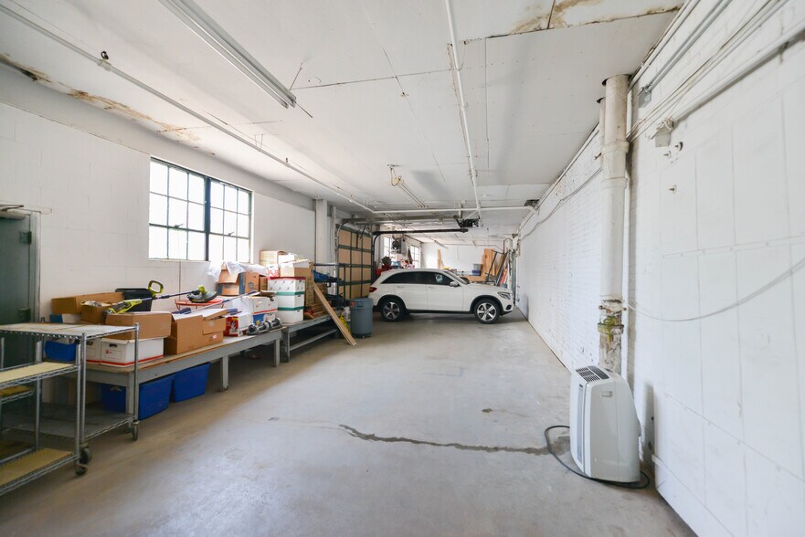 More Photos Of 2734 Lasalle St, Saint Louis Showroom For Sale