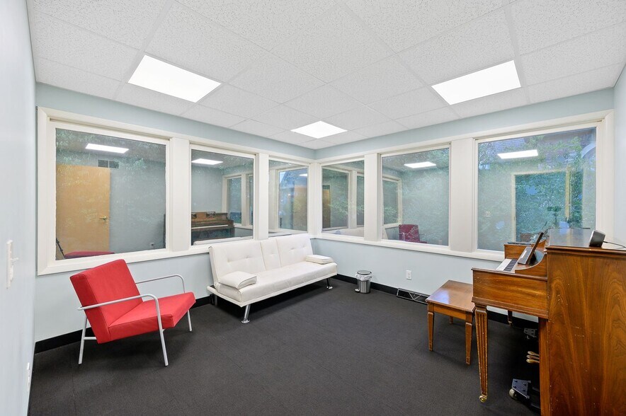 More Photos Of 71 E Hollister St, Cincinnati Medical For Lease