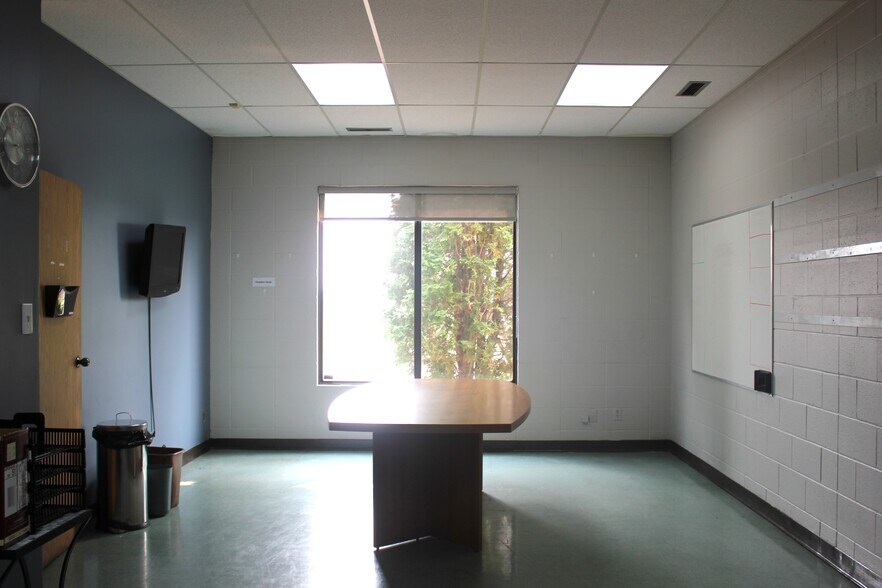 More Photos Of 1954 10 Av NW, Medicine Hat Warehouse For Sale