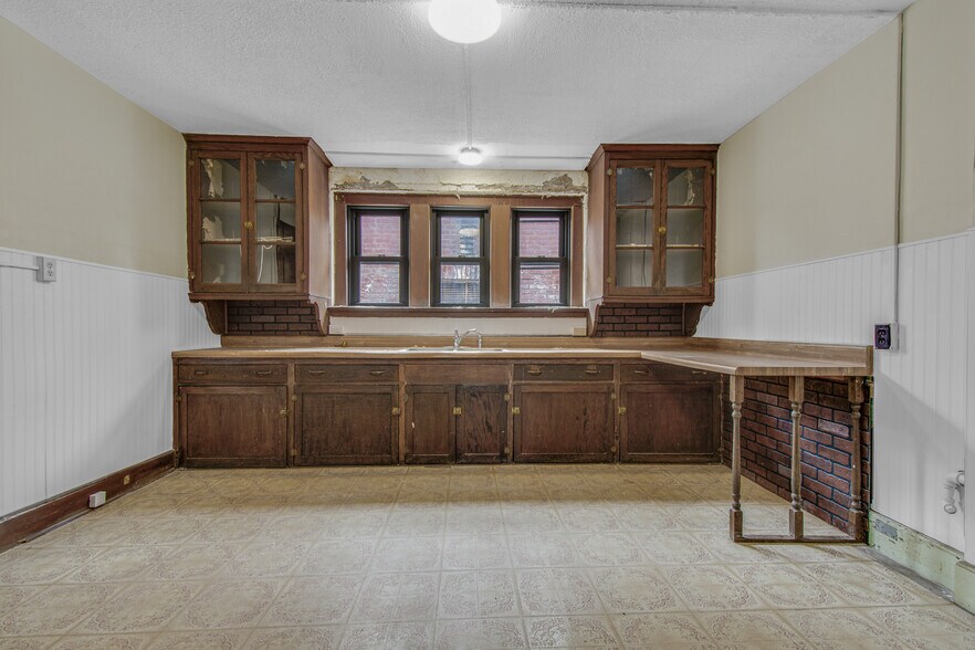 More Photos Of 330 Main St, Manchester Loft Creative Space For Sale