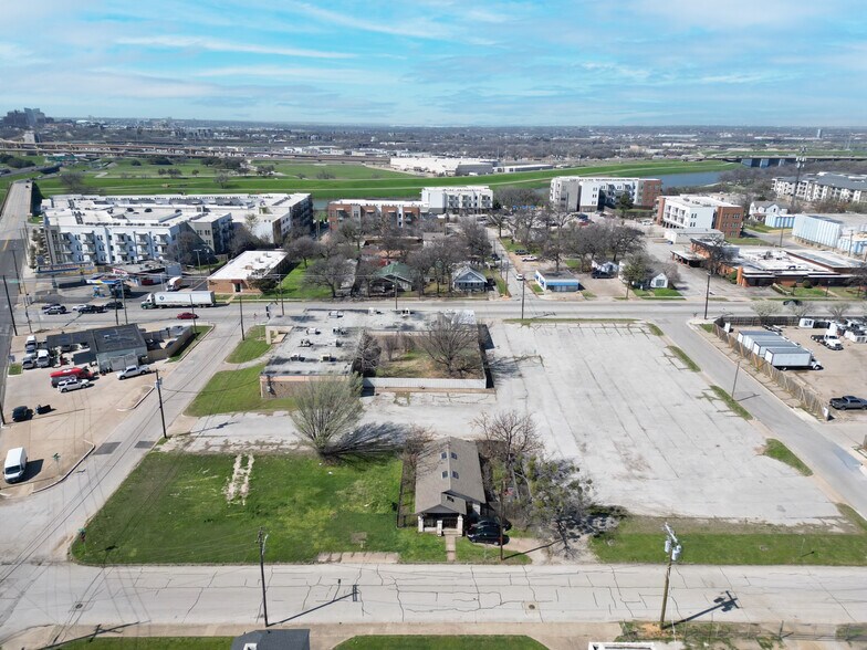 More Photos Of 412 N Sylvania Ave, Fort Worth Freestanding For Lease