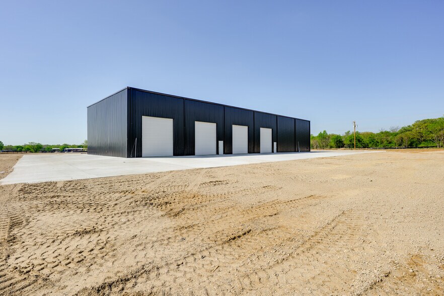 More Photos Of 5701 Parker Henderson Drive, Fort Worth Industrial For Sale