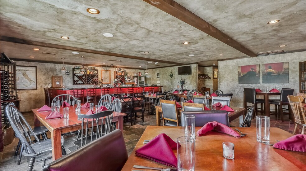 More Photos Of 1114 N Bluebird Rd, Eagle River Bar For Sale