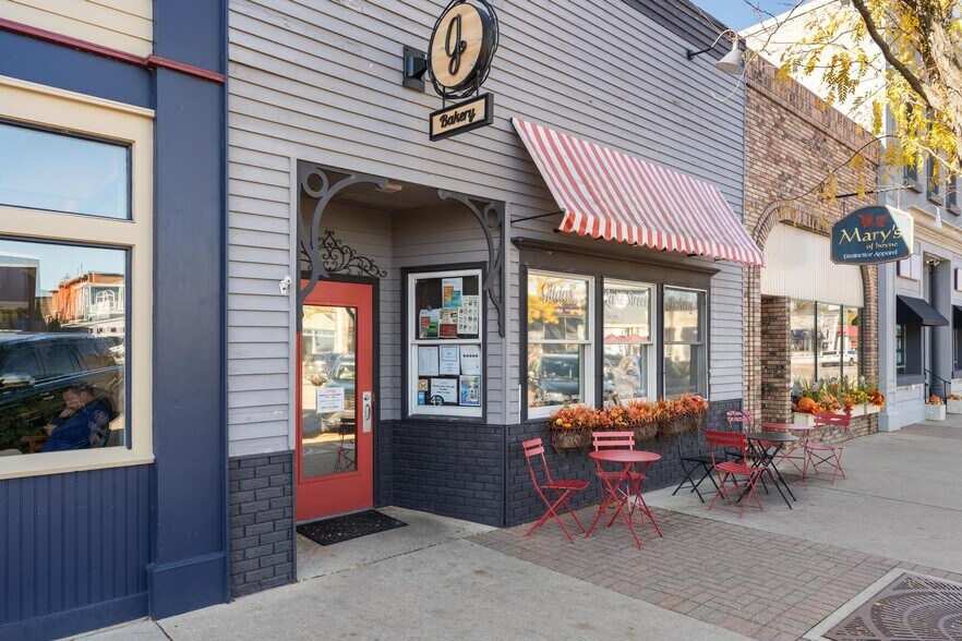 More Photos Of 110 S Lake St, Boyne City Restaurant For Sale