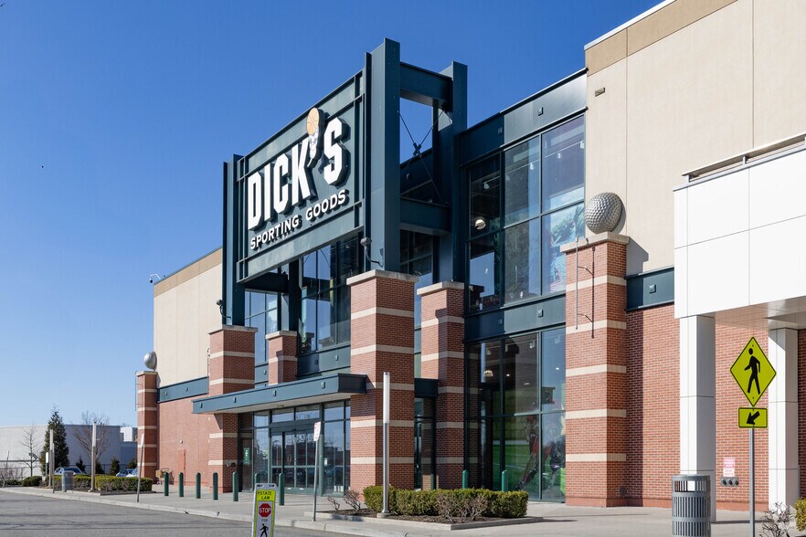 More Photos Of 750 W Sunrise Hwy, Valley Stream General Retail For Lease