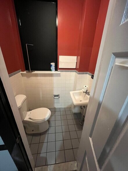 More Photos Of 2650-2652 E Somerset St, Philadelphia Restaurant For Lease