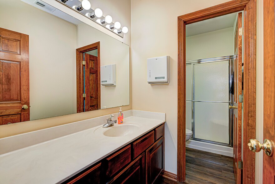 More Photos Of 4582 Northwest Plaza West Dr, Zionsville Office For Lease