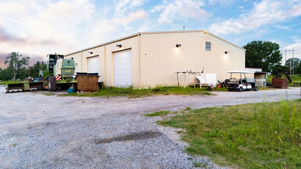 More Photos Of 919 S Roland St, Bristow Distribution For Sale