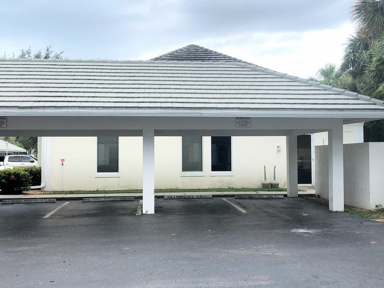 More Photos Of 3459 Pine Ridge Rd, Naples Office For Lease