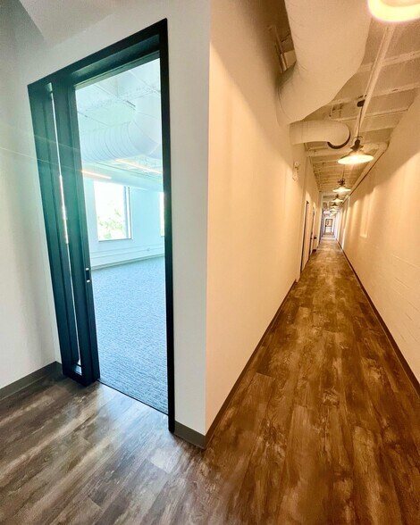 More Photos Of 1801 W Berteau Ave, Chicago Warehouse For Lease