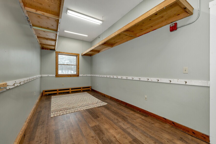 More Photos Of 40 Mammoth Rd, Londonderry Daycare Center For Sale
