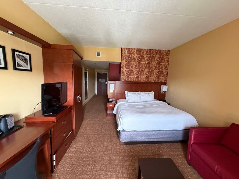 More Photos Of 30 Shaner Dr, Bridgeport Hotel For Sale