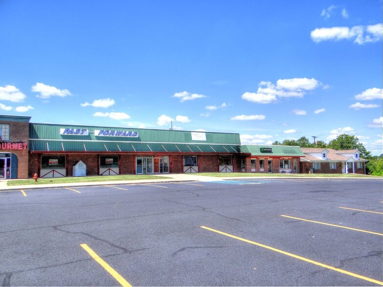 More Photos Of 150 Pleasant Retreat Dr, Lancaster Supermarket For Lease