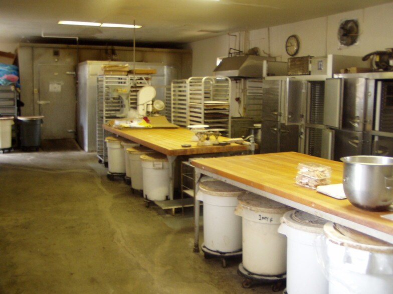 More Photos Of 606 Main St, Sayreville General Retail For Sale