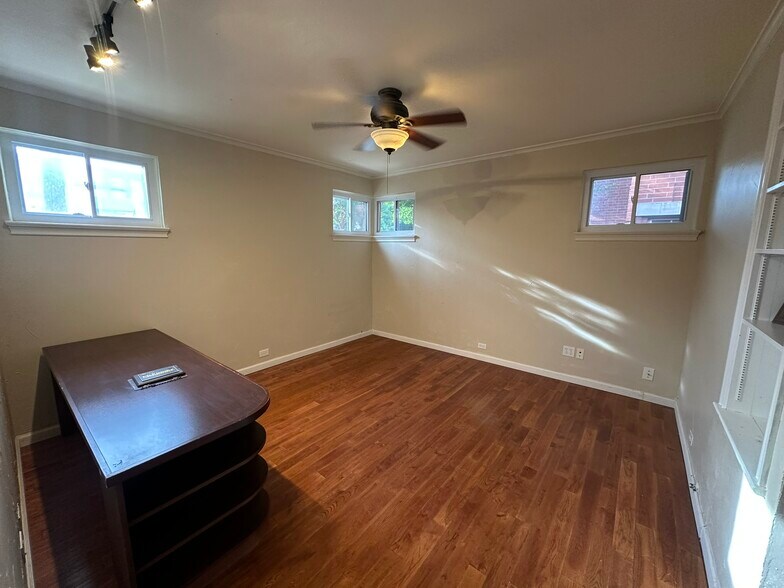 More Photos Of 204 S Kentucky St, McKinney Office Residential For Lease