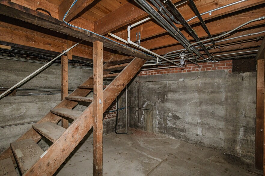 More Photos Of 724 N Main St, Newton Storefront For Sale