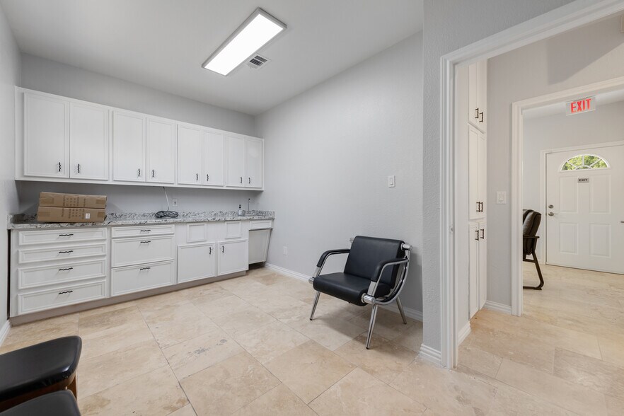 More Photos Of 103 Thousand Oaks Blvd, Georgetown Medical For Lease