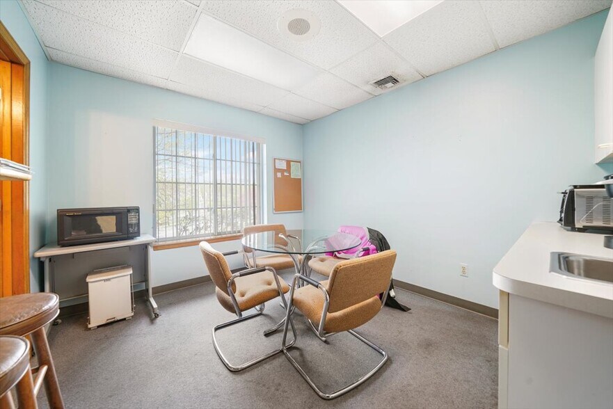 More Photos Of 468 Gidney Ave, Newburgh Medical For Sale