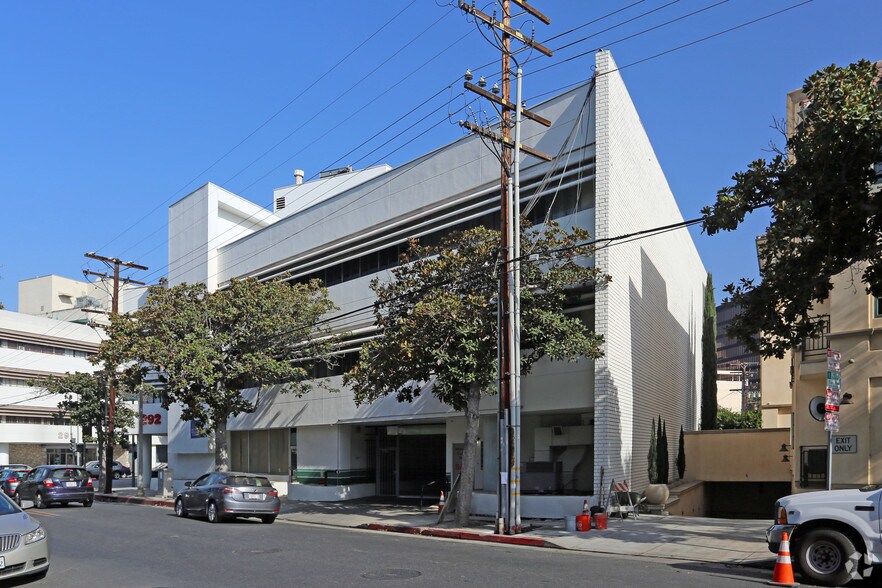 More Photos Of 292 S La Cienega Blvd, Beverly Hills Office For Lease