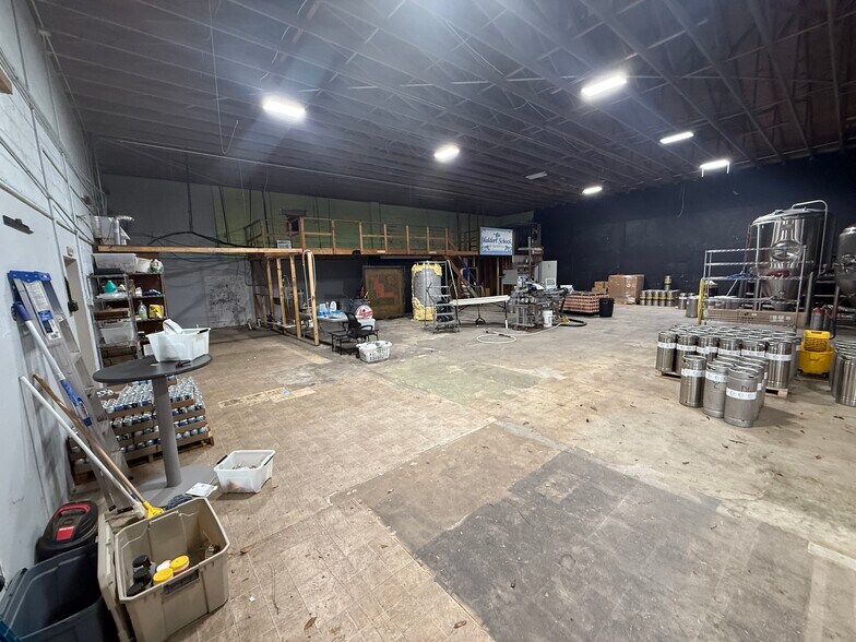 More Photos Of 1995 NE 31st Ave, Gainesville Warehouse For Lease