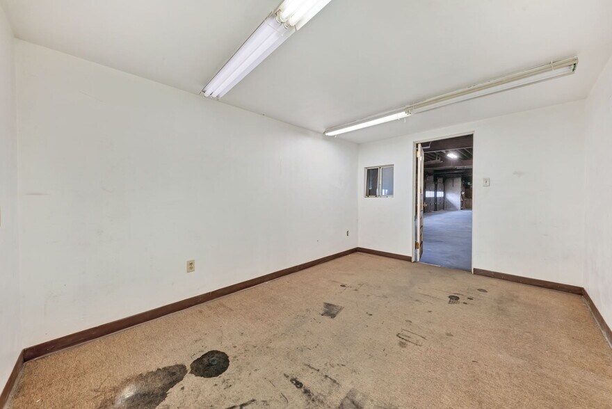 More Photos Of 98 Sproul St, McKees Rocks Truck Terminal For Sale