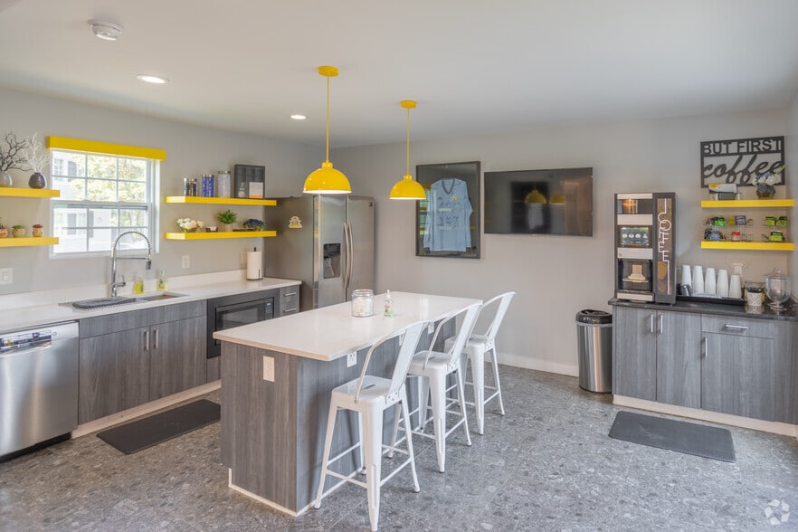 More Photos Of 100 Meadow Trail Dr, Highland Heights Apartments For Sale