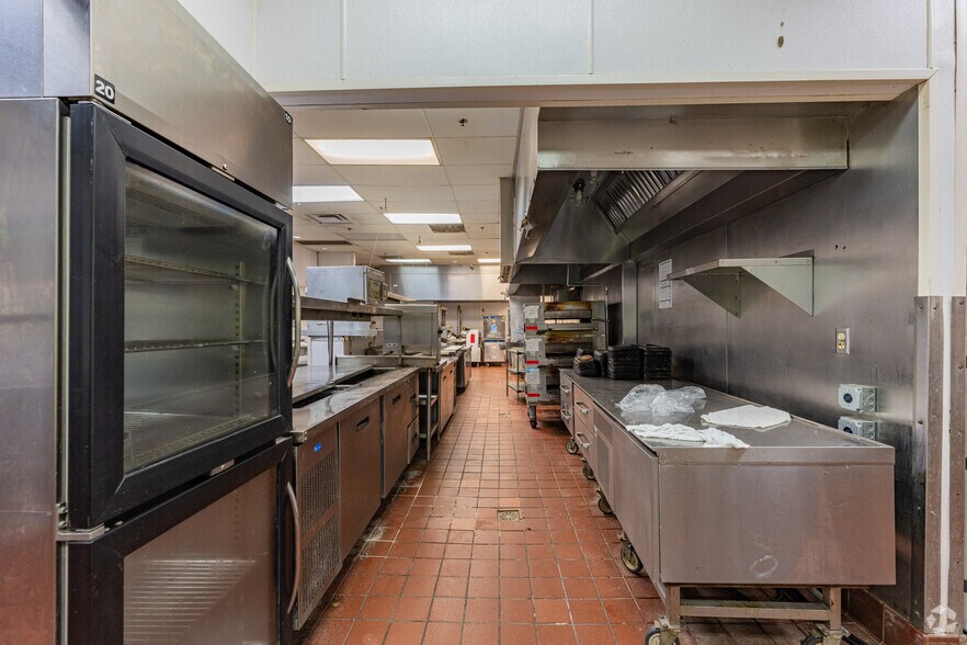 More Photos Of 123 N Arlington St, Salisbury Restaurant For Sale