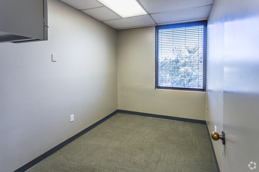 More Photos Of 11215 Hermitage Rd, Little Rock Medical For Sale