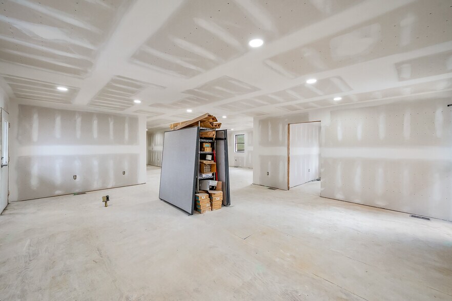 More Photos Of 114 W Church St, Marion Office Residential For Sale