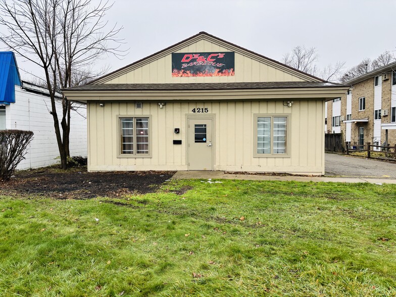 Primary Photo Of 4215 N Grand River Ave, Lansing Medical For Sale