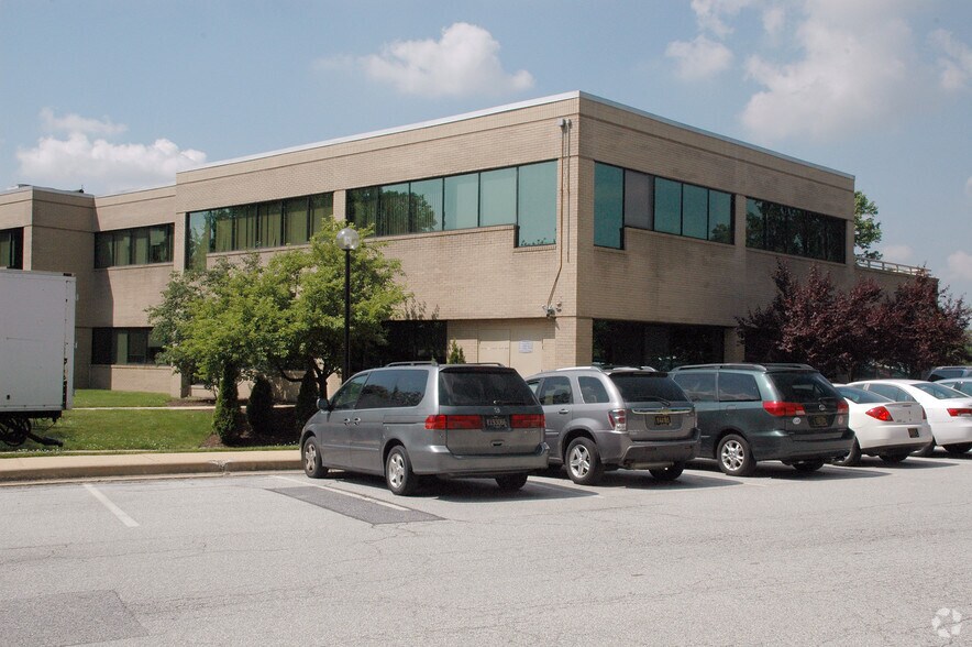 More Photos Of 252 Chapman Rd, Newark Office For Lease