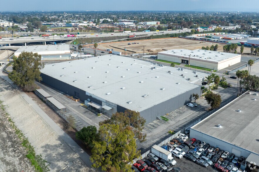 More Photos Of 17707 S Santa Fe Ave, East Rancho Dominguez Warehouse For Lease