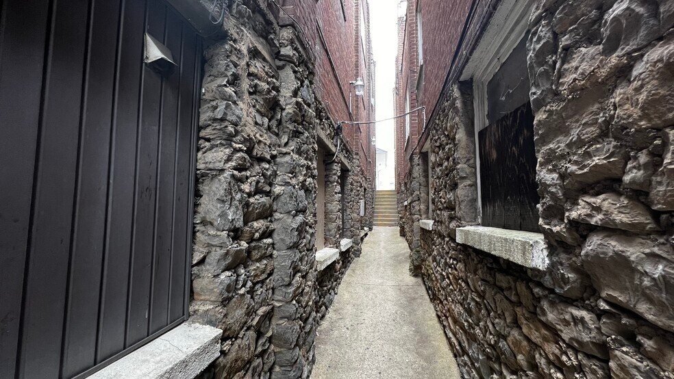 More Photos Of 1708 Washington Blvd, Easton Restaurant For Lease