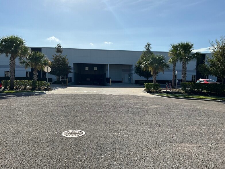 More Photos Of 623 Trestle Pt, Sanford Warehouse For Lease