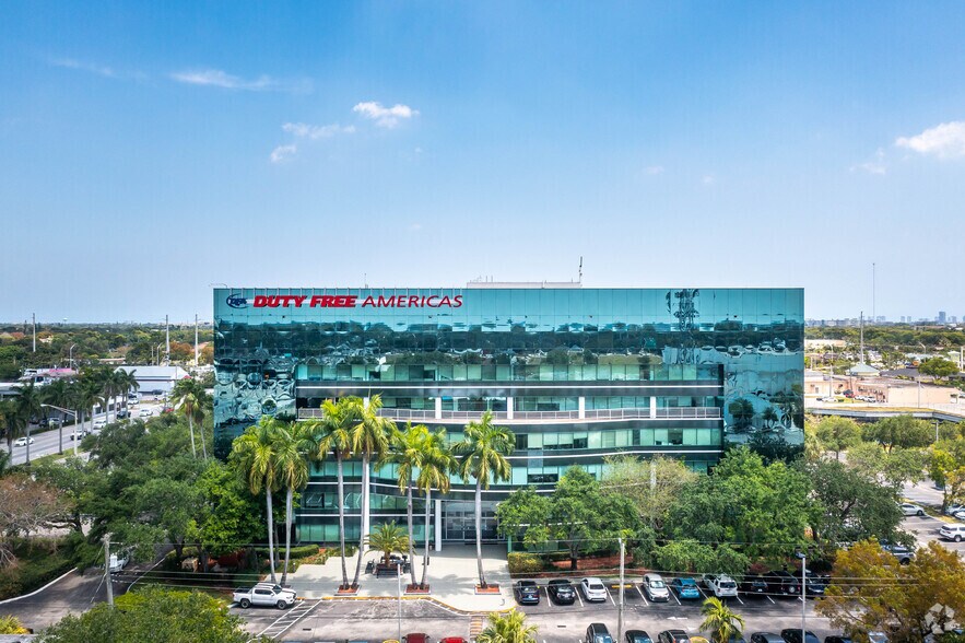 More Photos Of 6100 Hollywood Blvd, Hollywood Office For Lease