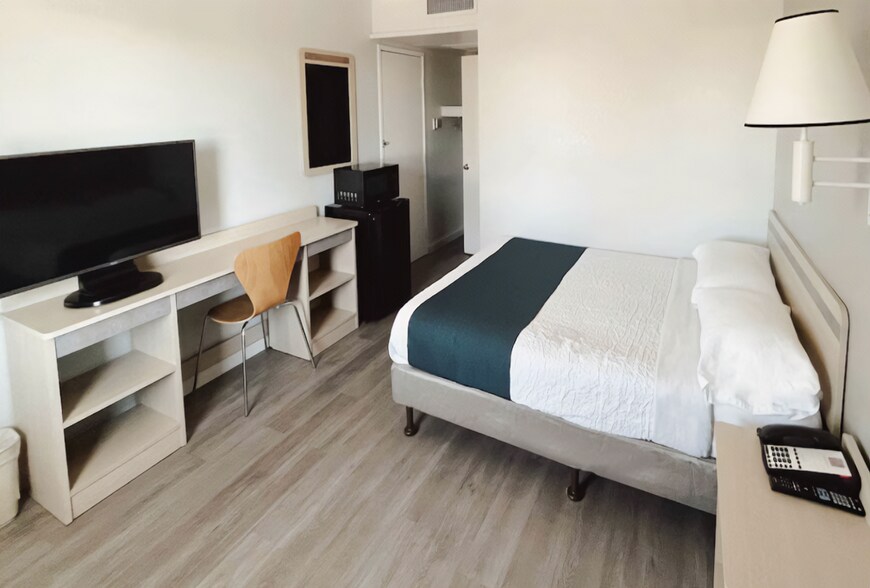 More Photos Of 2514 Navajo Blvd, Holbrook Hotel For Sale