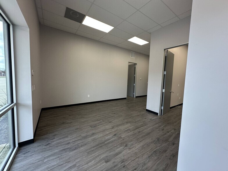 More Photos Of 11755 W Little York Rd, Houston Unknown For Lease