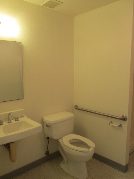 More Photos Of 1012 N Howard Ave, Tampa Freestanding For Lease