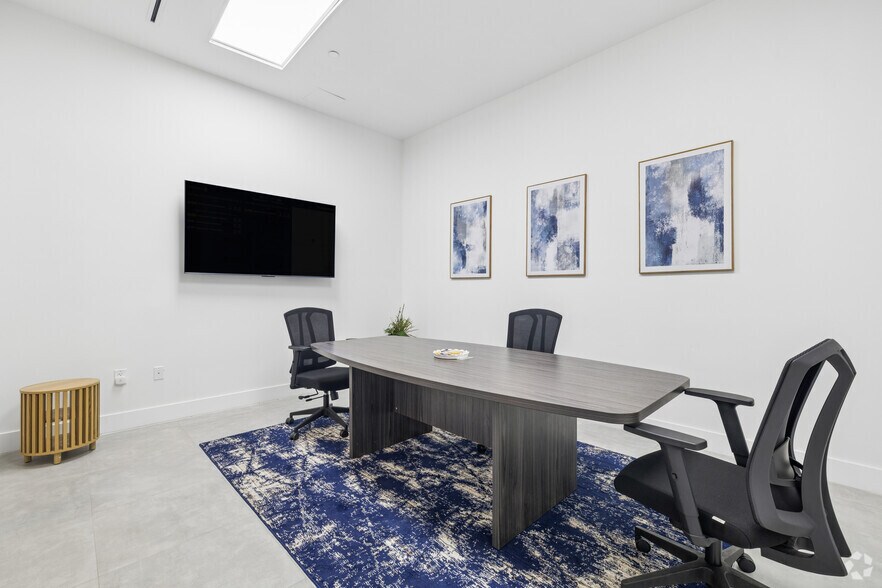 More Photos Of 1025 E 25th St, Hialeah Coworking Space