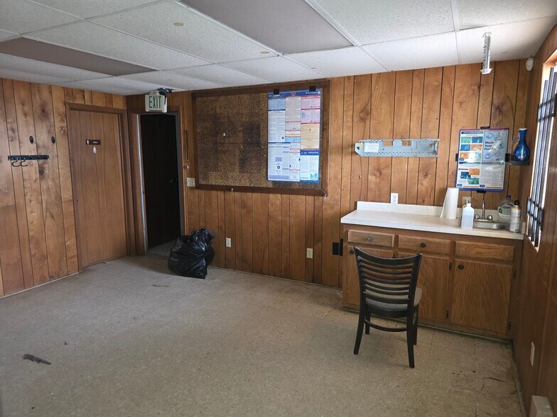 More Photos Of 320 S Taylor Rd, Watonga Warehouse For Sale